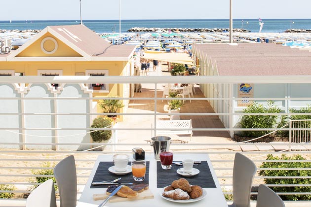 Breakfast vue sur la mer