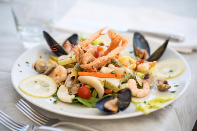 Un piatto di pesce