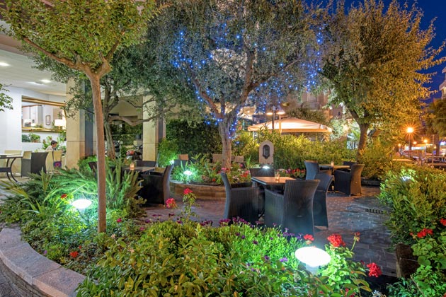 Il giardino di sera
