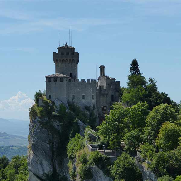 Un itinerario per visitare San Marino e le sue attrazioni  